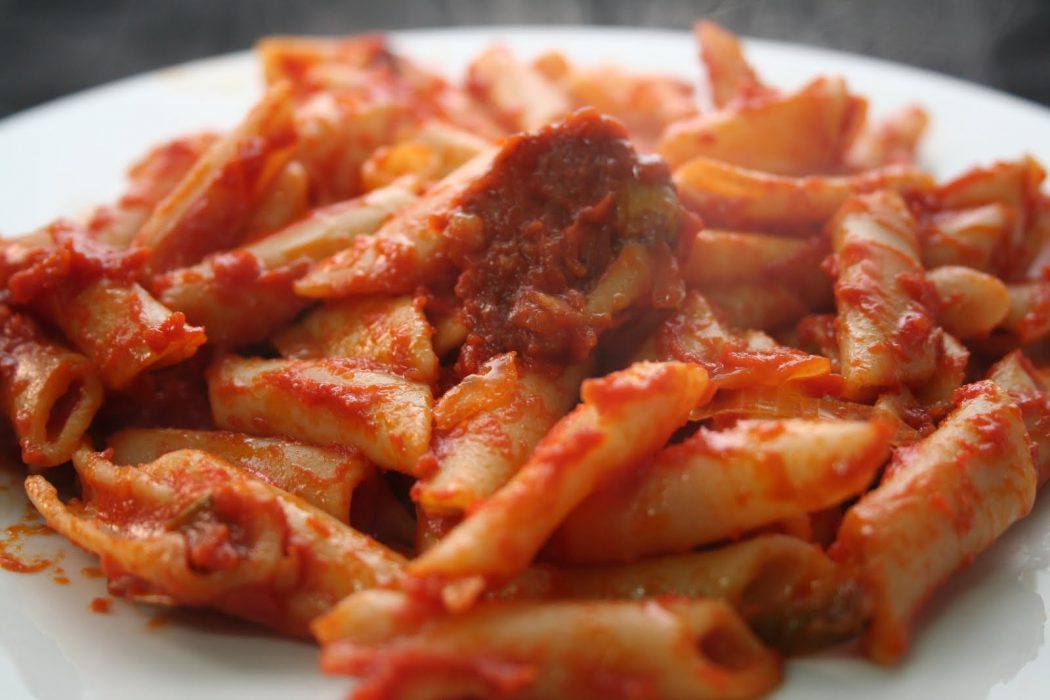 MACARRONES CON CHORIZO MACARRONES CON CHORIZO