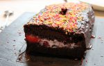 Tarta de chocolate, fresa y yogur griego Tarta de chocolate y fresa con yogur griego