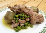 Chuletas de pavo guisadas con guisantes y alcachofas Chuletas de pavo guisadas con guisantes y alcachofas