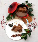 Picantones guisados con dátiles y ciruelas Picantones guisados con dátiles y ciruelas - Receta de Navidad
