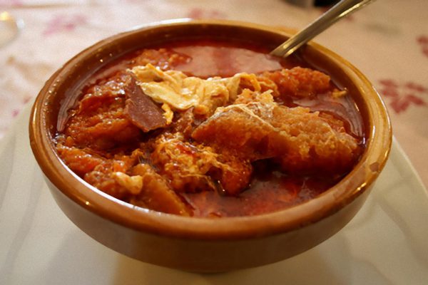 Sopas de ajo con pimiento rojo