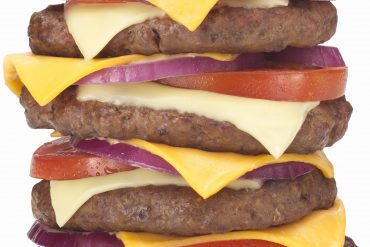 Hamburguesa quadruple Bypass del Heart Attack Grill (1)