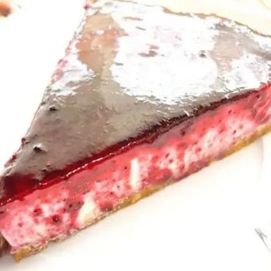 Tarta de Cuajada y queso con frutos del bosque