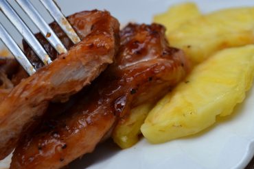 Muslos de Pollo con piña al Chacolí