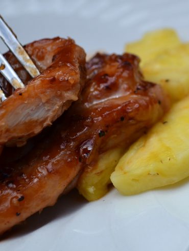 Muslos de Pollo con piña al Chacolí