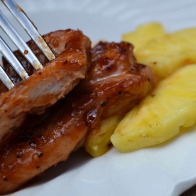 Muslos de Pollo con piña al Chacolí