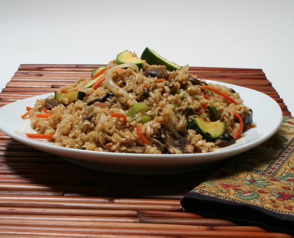 Arroz integral con verduras, receta sana y deliciosa