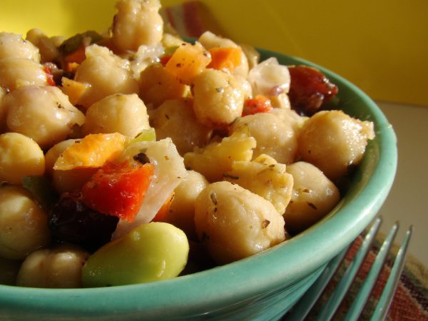 Ensalada de garbanzos y rejo con vinagreta a la mostaza