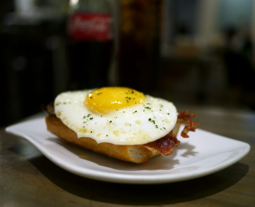 Tapa huevo pincho