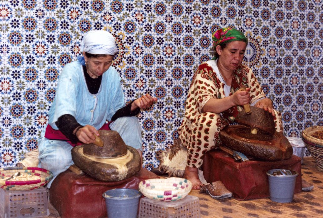 Produccion de aceite de argan por metodos tradicionales