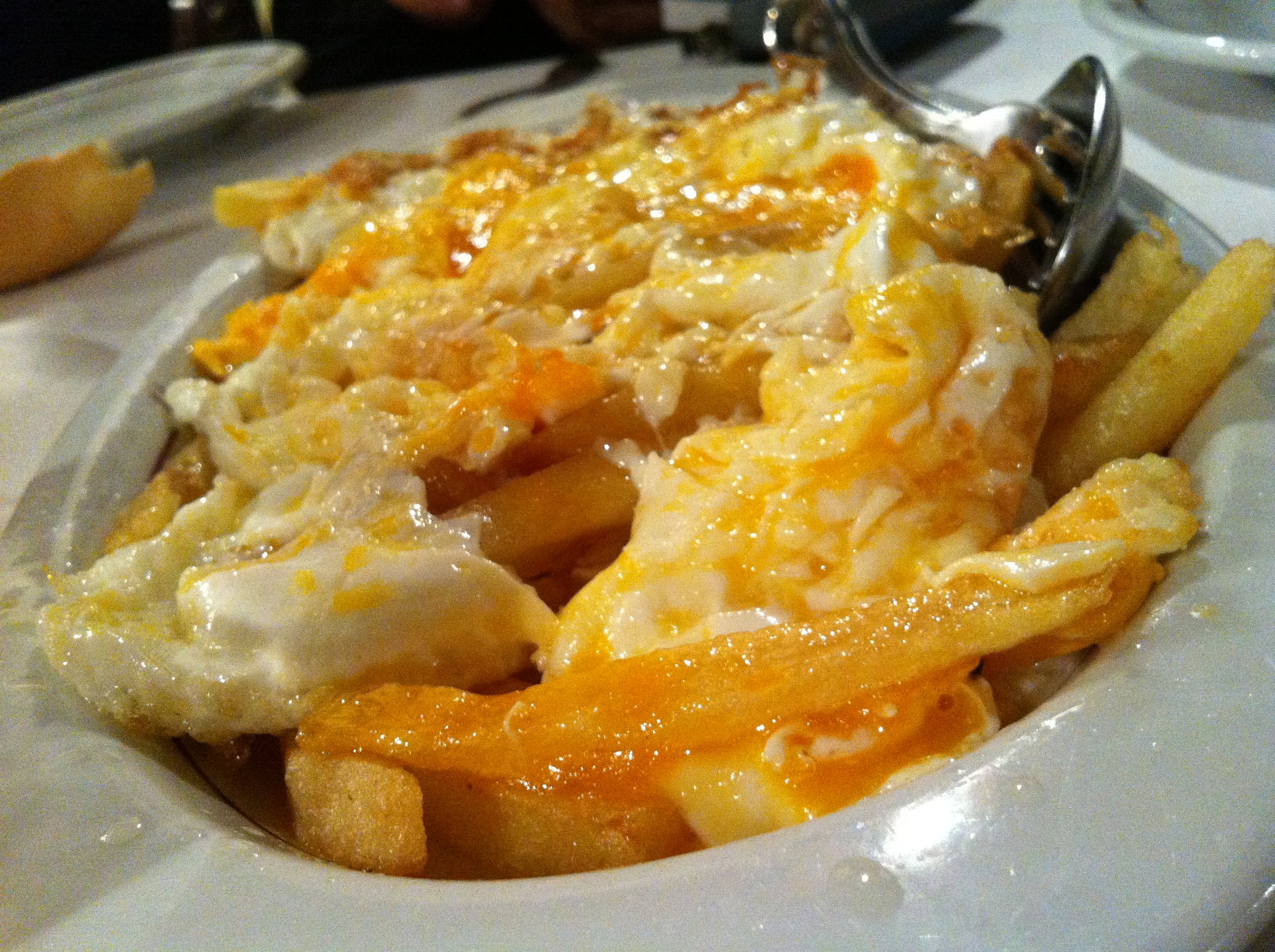 Huevos fritos con patatas al estilo Lucio de Madrid