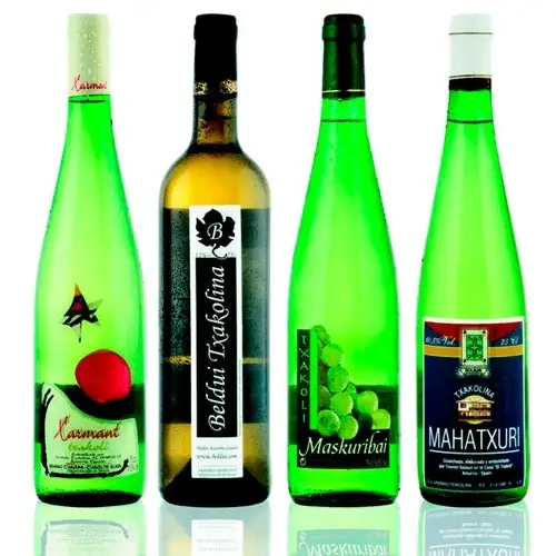 Vino txakoli o chacolí Botellas de Vino txakoli o chacolí