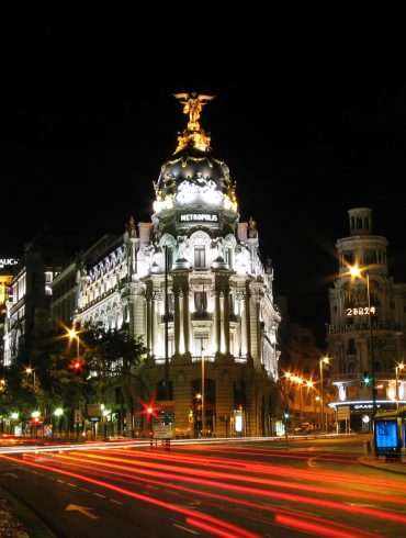 La Gran Vía de Madrid de noche