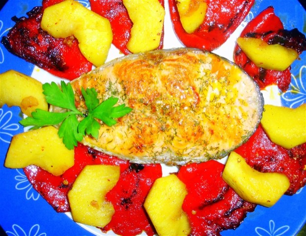 Receta de Salmón a la plancha con piquillo y manzana salteada