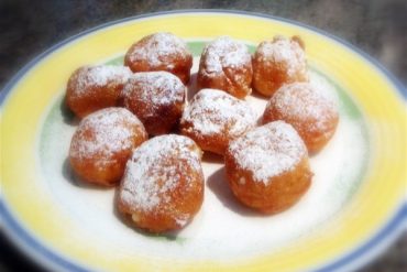 Buñuelos de crema pastelera