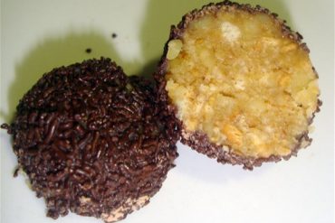 Trufas de nuez y chocolate con galletas maría