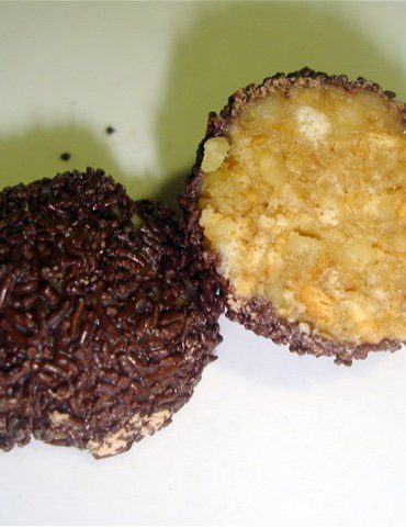 Trufas de nuez y chocolate con galletas maría
