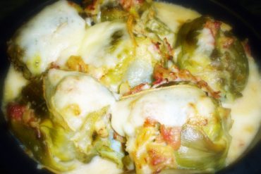 Alcachofas gratinadas con beicon y queso