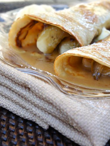 Crepes rellenas de plátano con chocolate