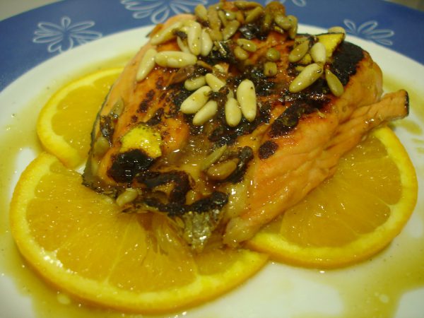 Salmón a la plancha con jarabe de naranja