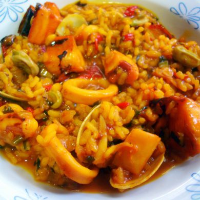 Arroz con sepia, calamares y rejo