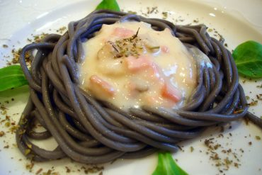 Receta de Espaguetis negros a la carbonara