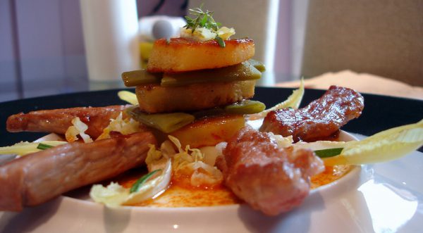 Secreto de cerdo Ibérico con patatas y judías verdes