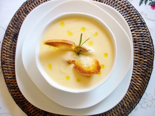 Crema de puerros fría y patatas o vichyssoise