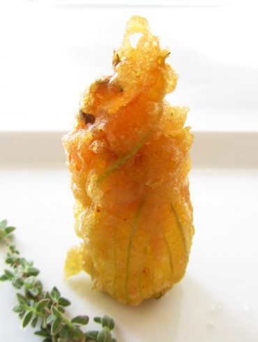 Flor de calabacin en tempura de culinarytheology.com