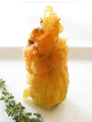 Flor de calabacin en tempura de culinarytheology.com
