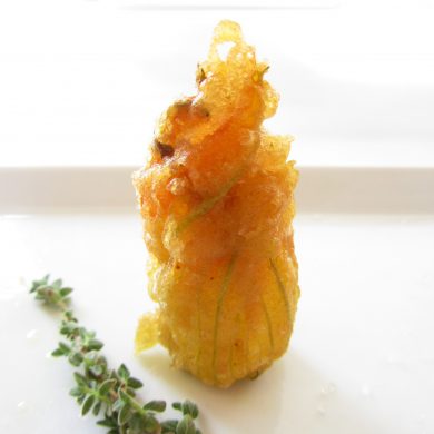 Flor de calabacin en tempura de culinarytheology.com