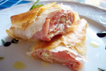 Rollitos rellenos de jamón con queso