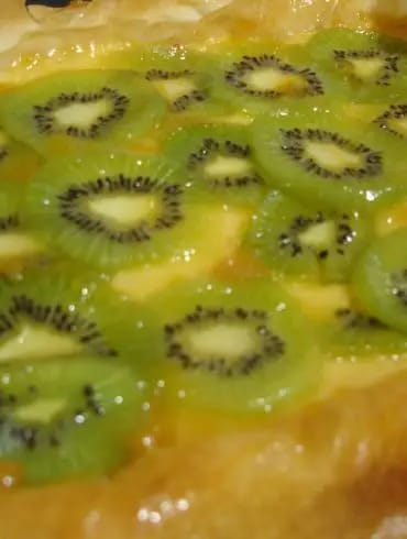 Pasta filo rellena de crema y kiwi
