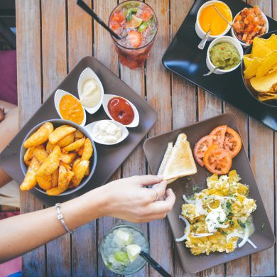 Comida en la mesa