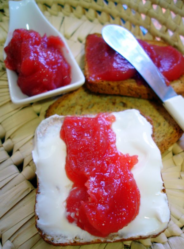 Crema de membrillo y ciruela roja