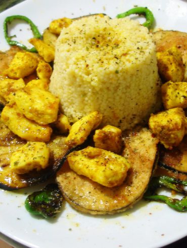 Cuscús de pollo al curry y verduras