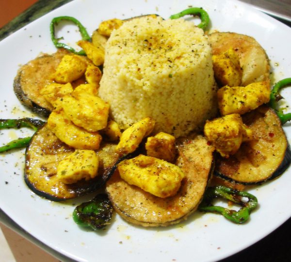 Cuscús con pollo al curry y verduras