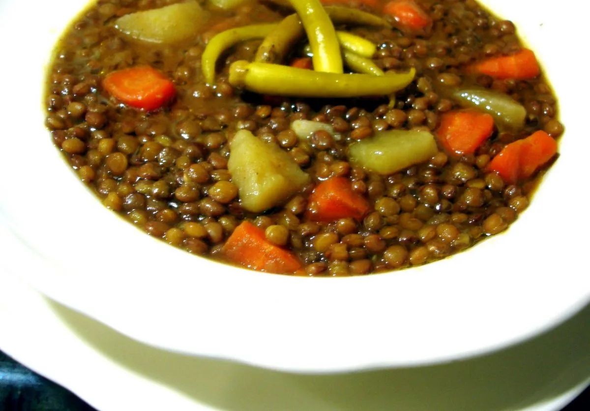 Cazuela de lentejas con verduras a la hortelana