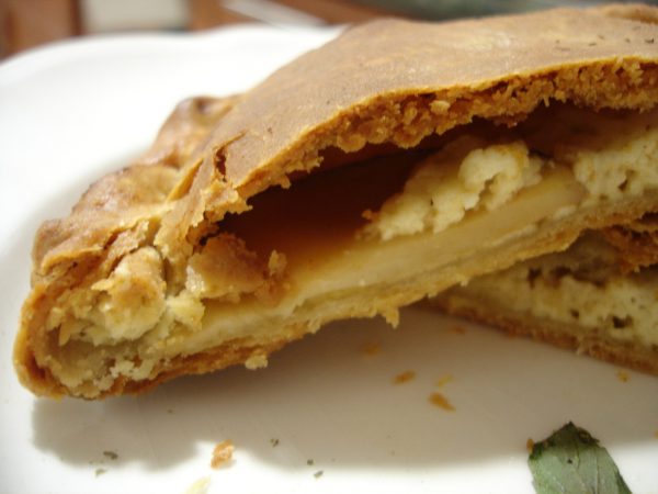 Calzone de Boletus y crema de queso curado