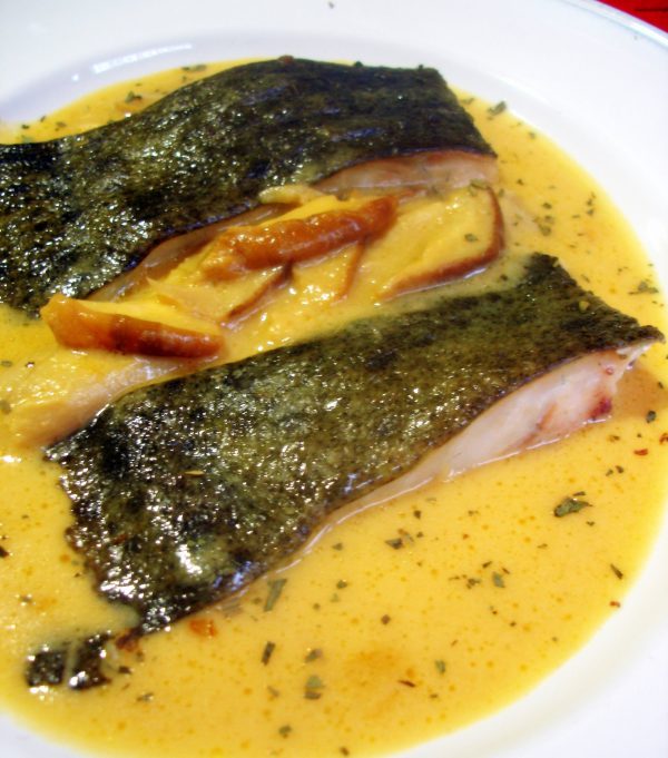 Rodaballo al horno con salsa de sidra y boletus