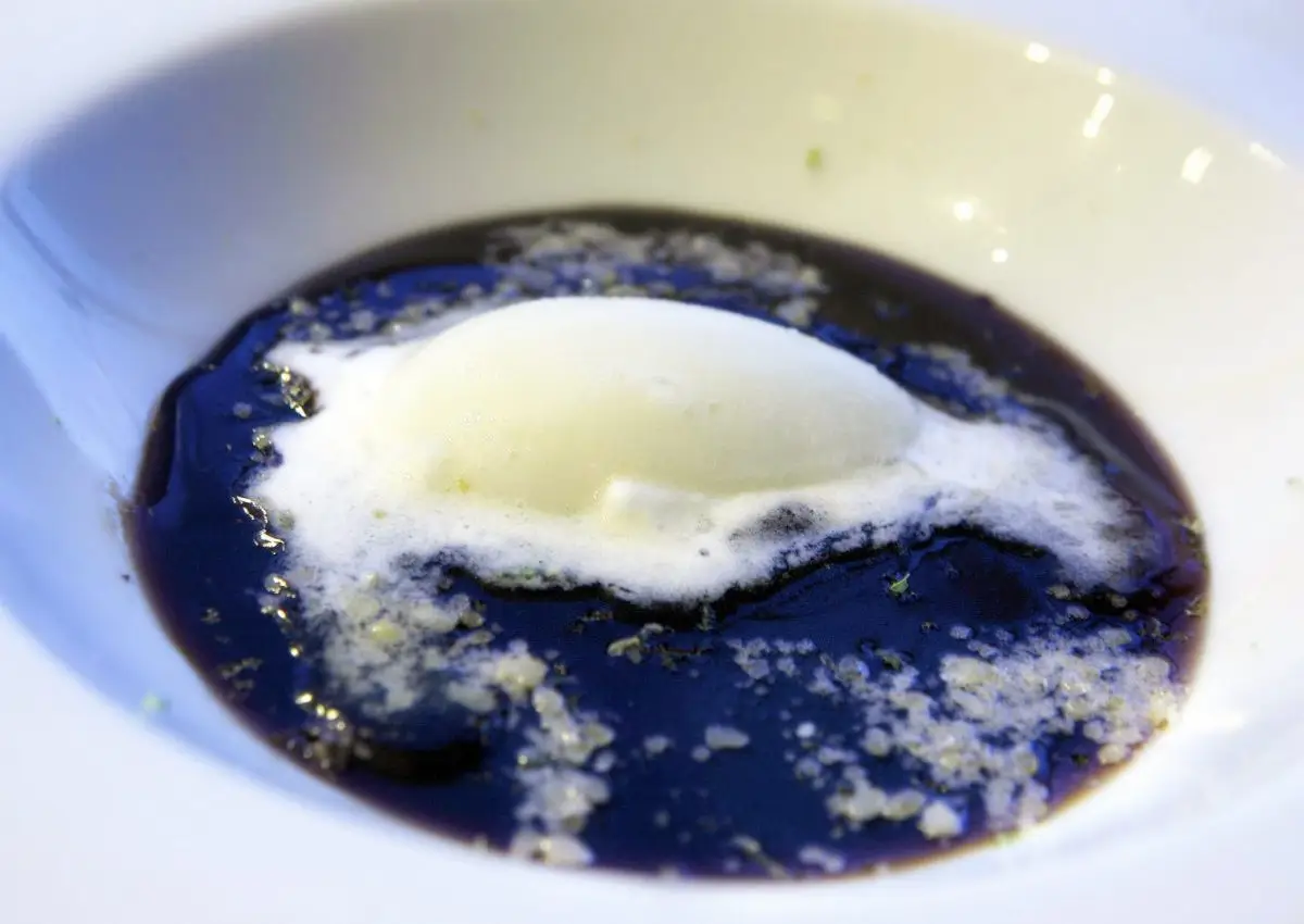 Gelatina de Coca Cola con Sorbete de Lima Gelatina de Coca Cola con Sorbete de Lima