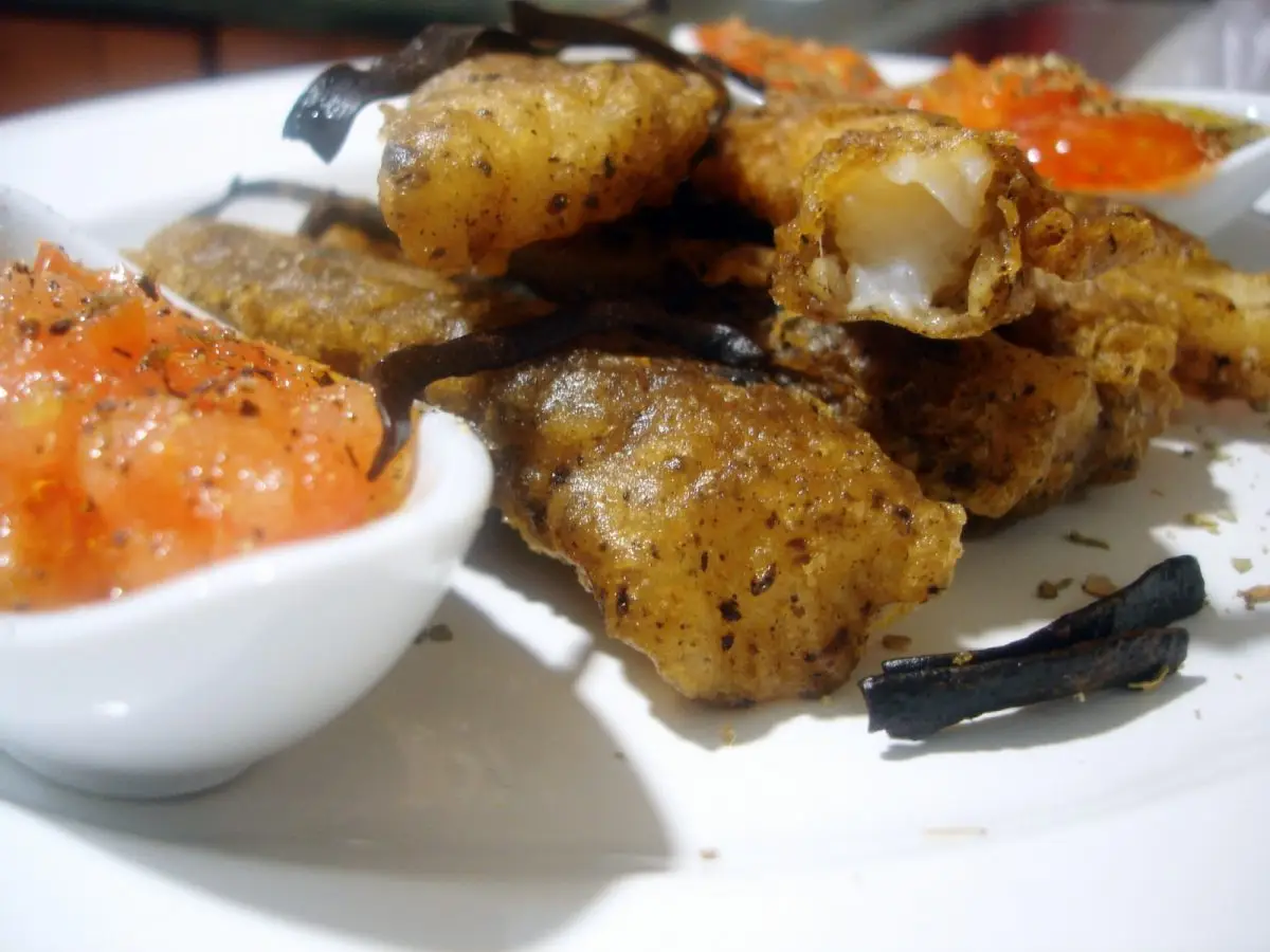 Tempura de Bacalao y espagueti de mar