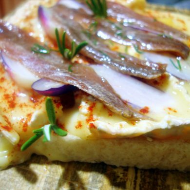 Receta de Tosta de queso Brie con anchoas