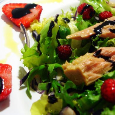 Ensalada de atún y fresas