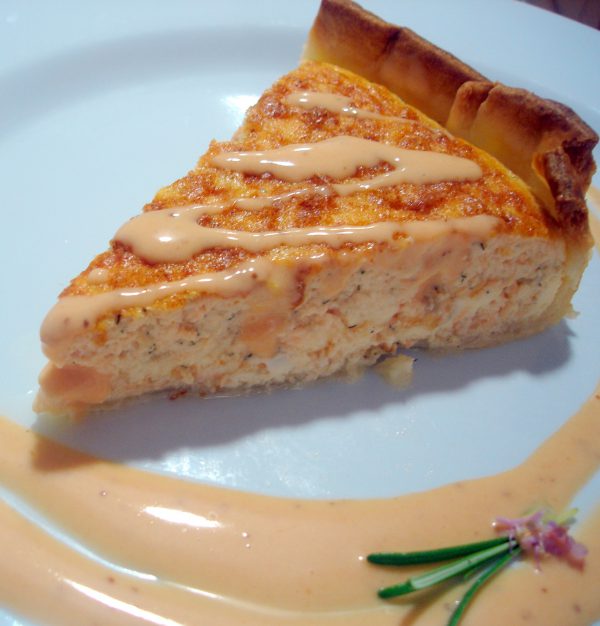 Pastel de salmón con salsa rosa