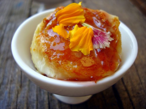 Queso de cabra al jengibre con gelée de vino