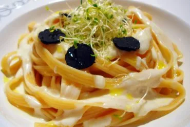 Tagliatele al salmon con Salsa Thai
