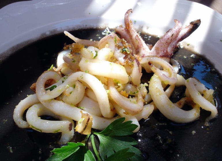 Tallarines de calamar en su salsa