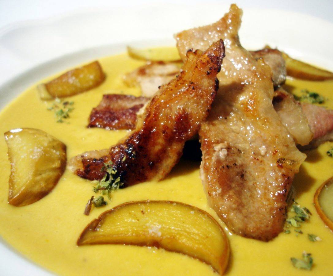 Secreto ibérico con crema de batatas y castañas con boletus,