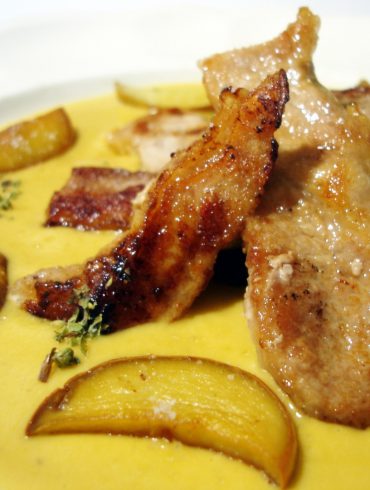 Secreto ibérico con crema de batatas y castañas con boletus,